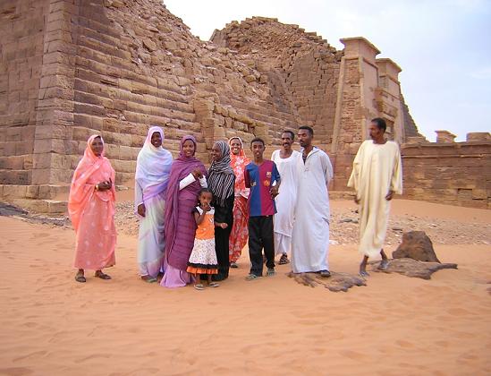 Piramidoj_en_Meroe_sudanSudanosudan_006.jpg Hosting at Sudaneseonline.com